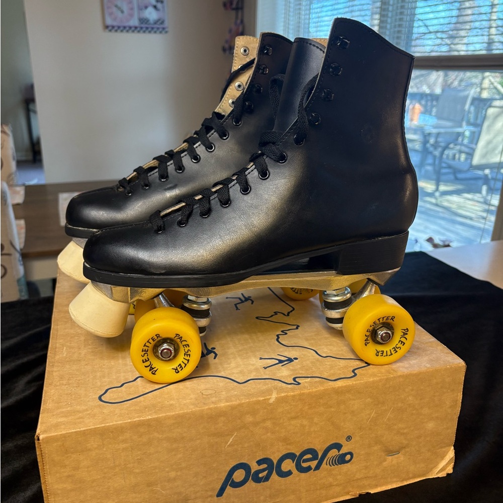 Vintage Black Pacer Brand Mens Size 9 Roller Skates